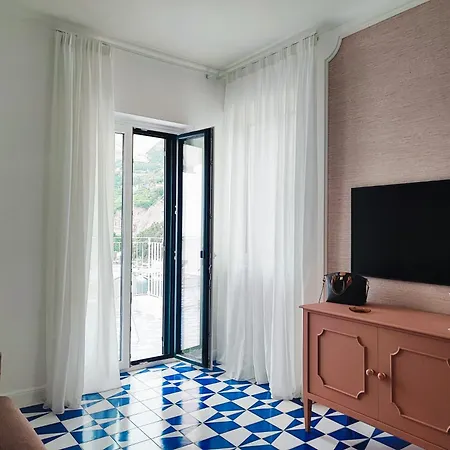 Amalfully Boutique - A Seaview Gem Dom wakacyjny *
