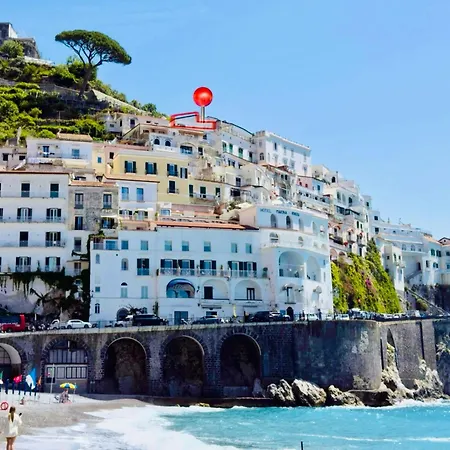 Amalfully Boutique - A Seaview Gem Dom wakacyjny Amalfi